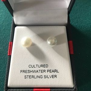 Cultures freshwater pearl earrings